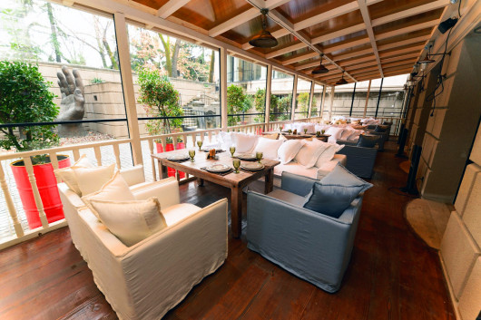 აკადემია რესტორანი და ტერასა