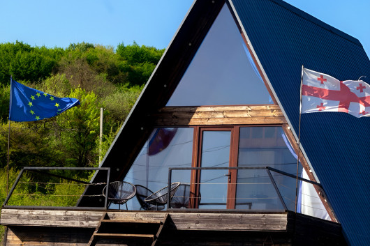 Lake House Sioni